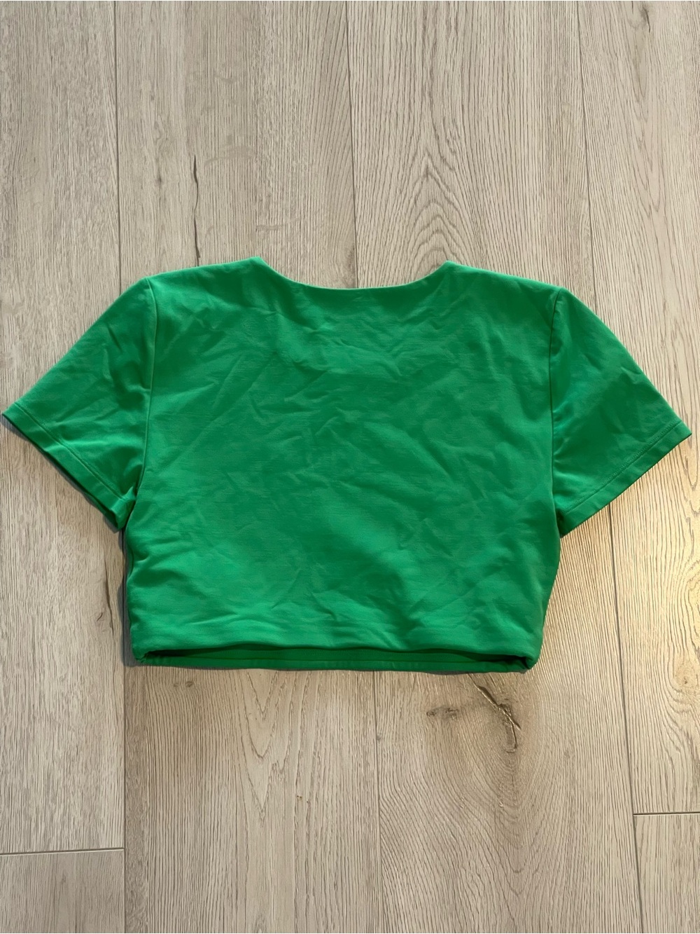 Aritzia Babaton Contour Crew Ribcage T-Shirt - Gloss Green Crop Top - Picture 10 of 10